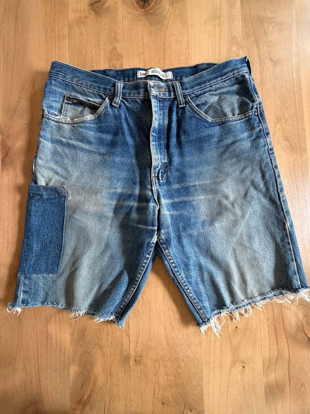 Lee Regular Fit Denim Shorts Distressed Cut Off 35”
Waist